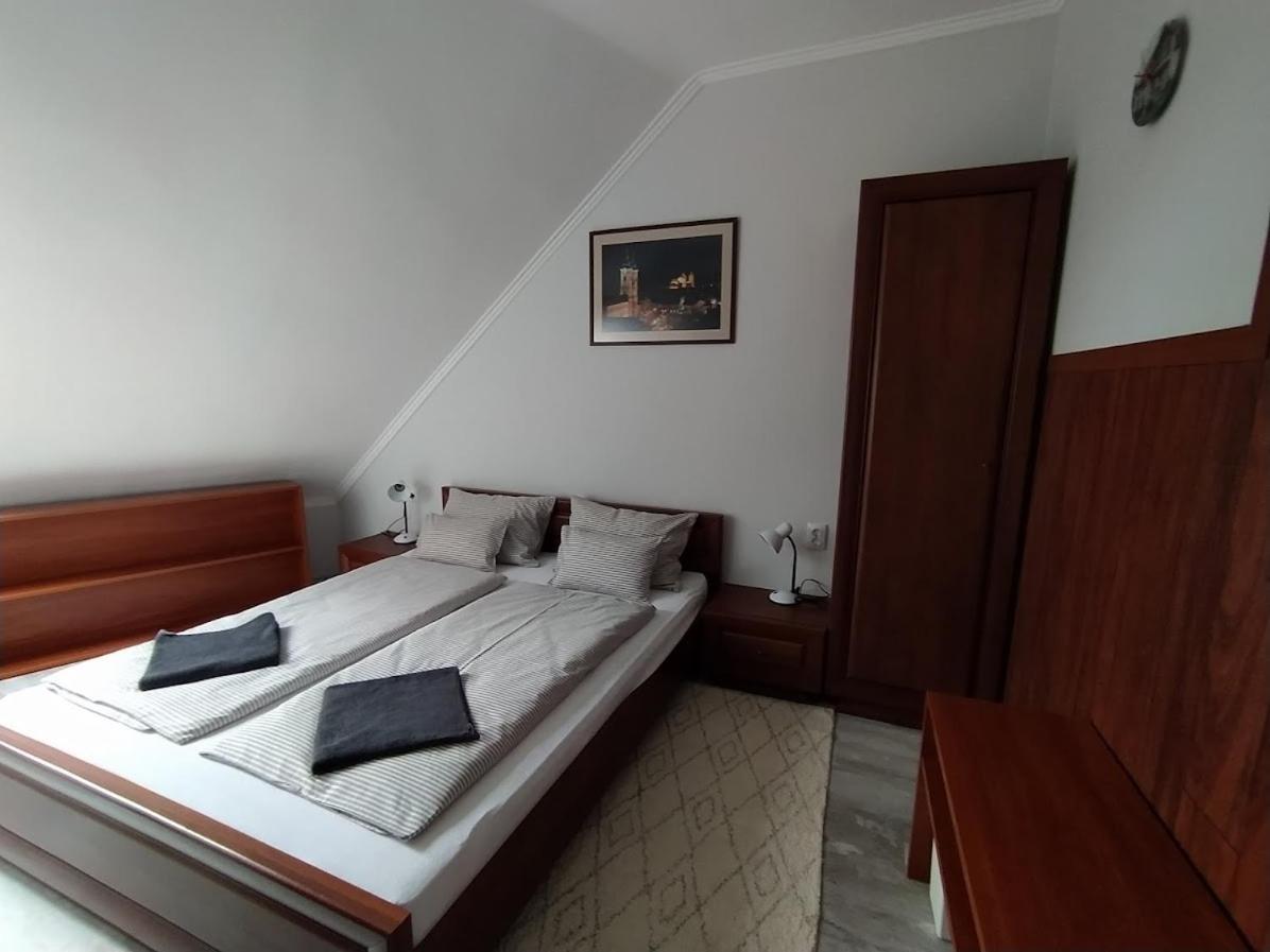 Borbarát Vendégház Eger Esterno foto